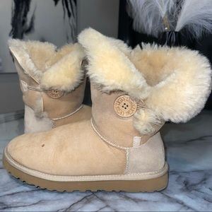 bailey button uggs